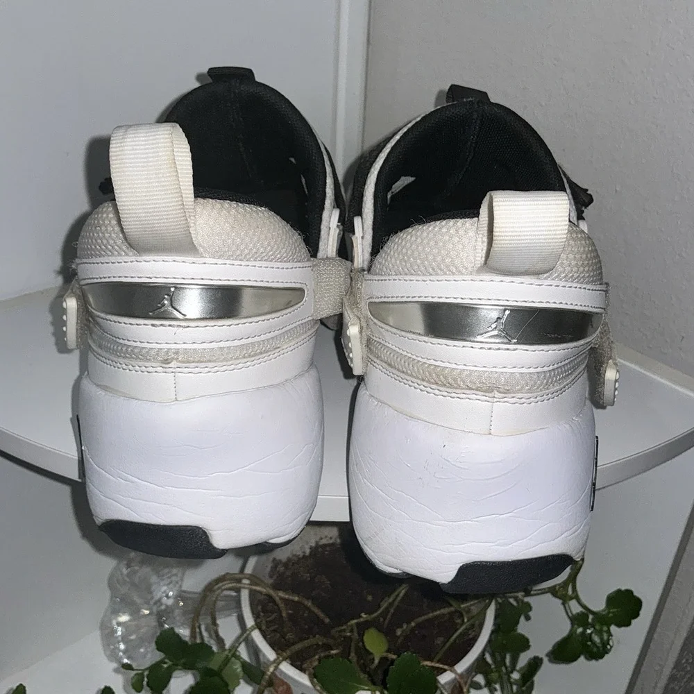 Nike Air Jordan Trunner LX Men's Size 10.5 Black/White Sneakers 897992-010